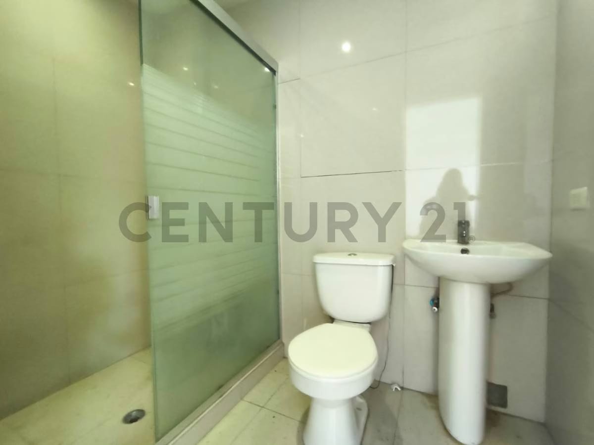 Residencia de 700 m² con vista panorámica al Ávila en Colinas de Los Chaguaramos - 49