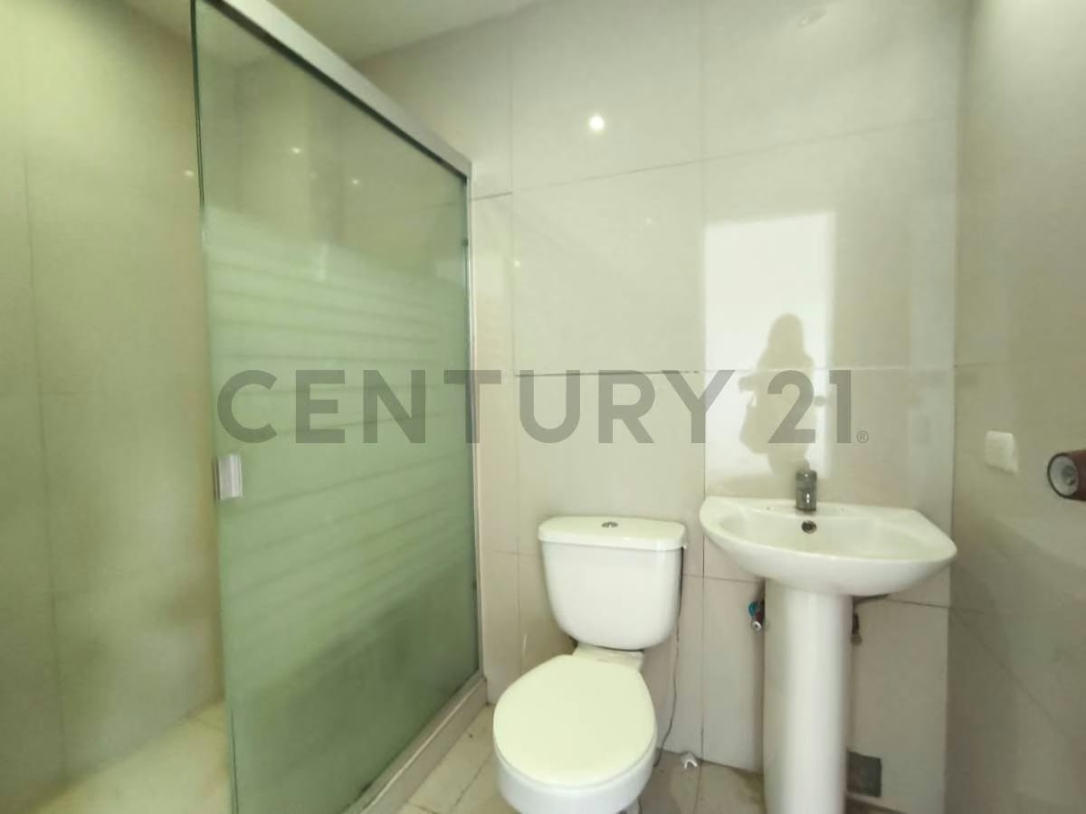 Residencia de 700 m² con vista panorámica al Ávila en Colinas de Los Chaguaramos - 50