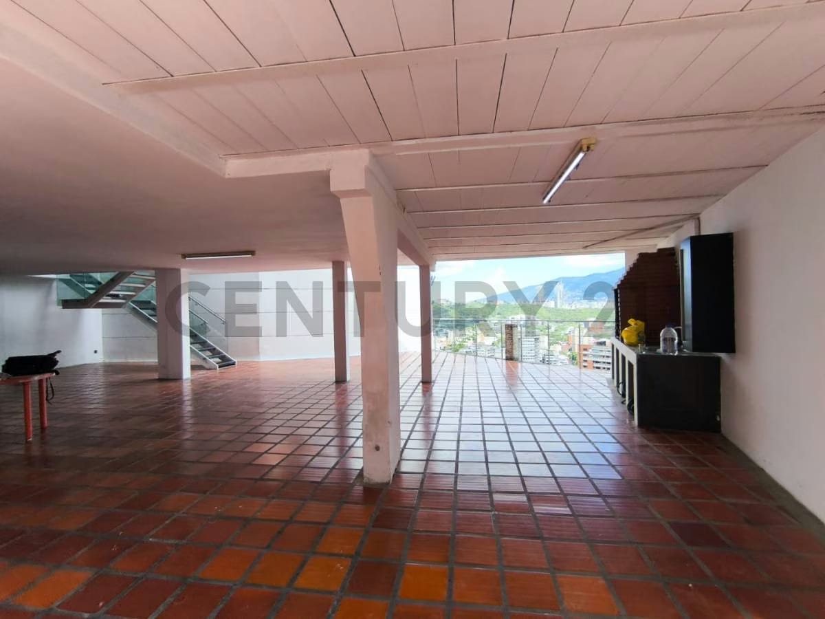 Residencia de 700 m² con vista panorámica al Ávila en Colinas de Los Chaguaramos - 57
