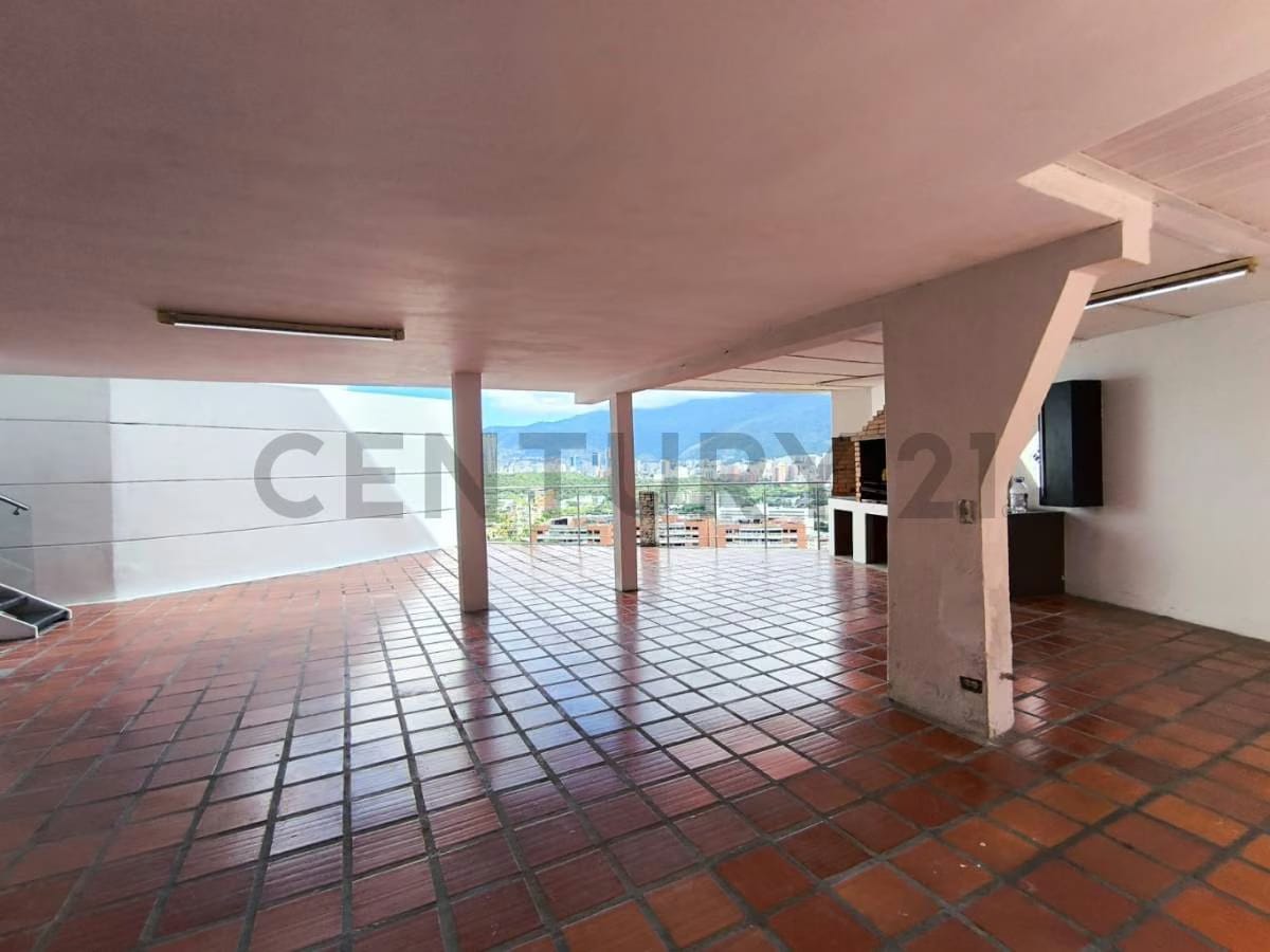 Residencia de 700 m² con vista panorámica al Ávila en Colinas de Los Chaguaramos - 58