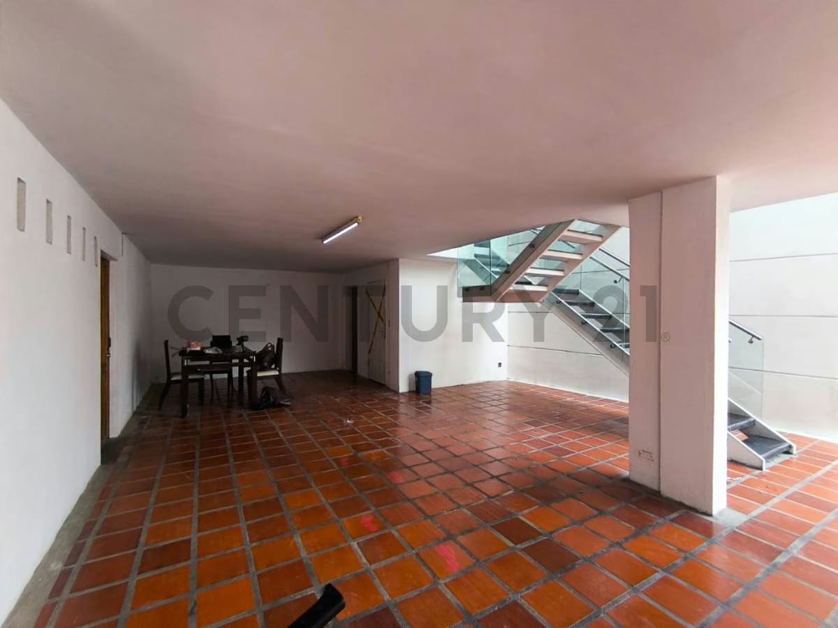 Residencia de 700 m² con vista panorámica al Ávila en Colinas de Los Chaguaramos - 59