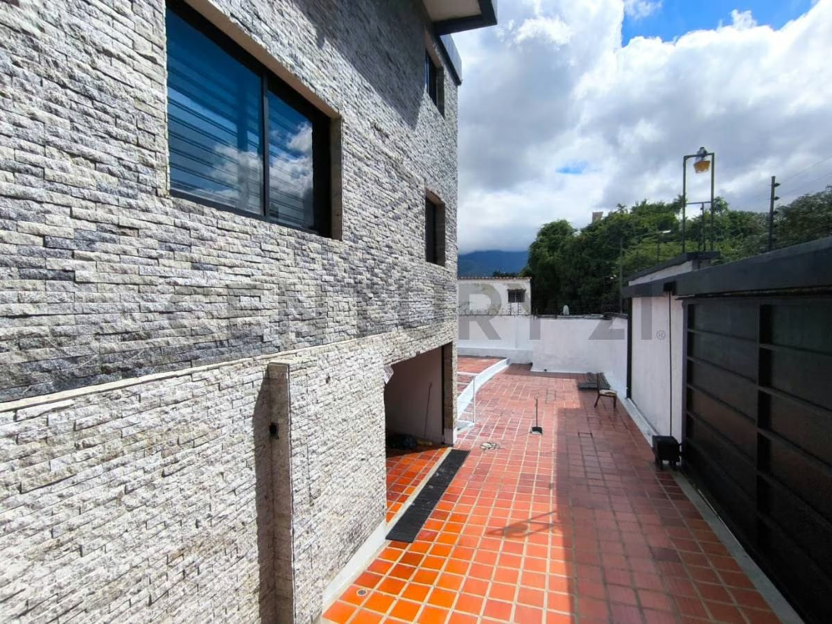 Residencia de 700 m² con vista panorámica al Ávila en Colinas de Los Chaguaramos - 7