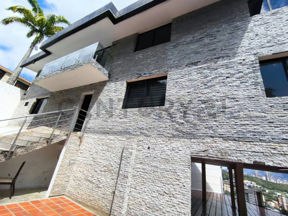 Residencia de 700 m² con vista panorámica al Ávila en Colinas de Los Chaguaramos - 8