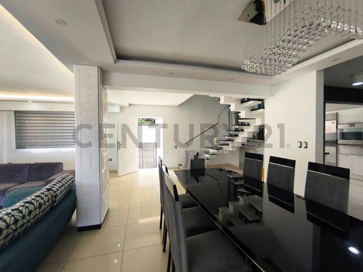 Residencia de 700 m² con vista panorámica al Ávila en Colinas de Los Chaguaramos - 10