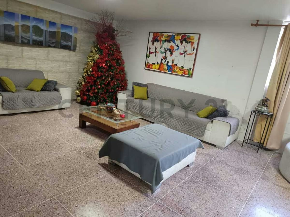En Venta Exclusiva Casa En la Macarena Sur de 2 Niveles - 3
