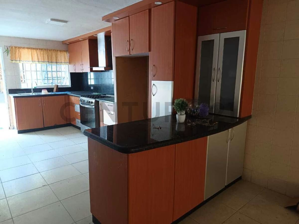 En Venta Exclusiva Casa En la Macarena Sur de 2 Niveles - 4