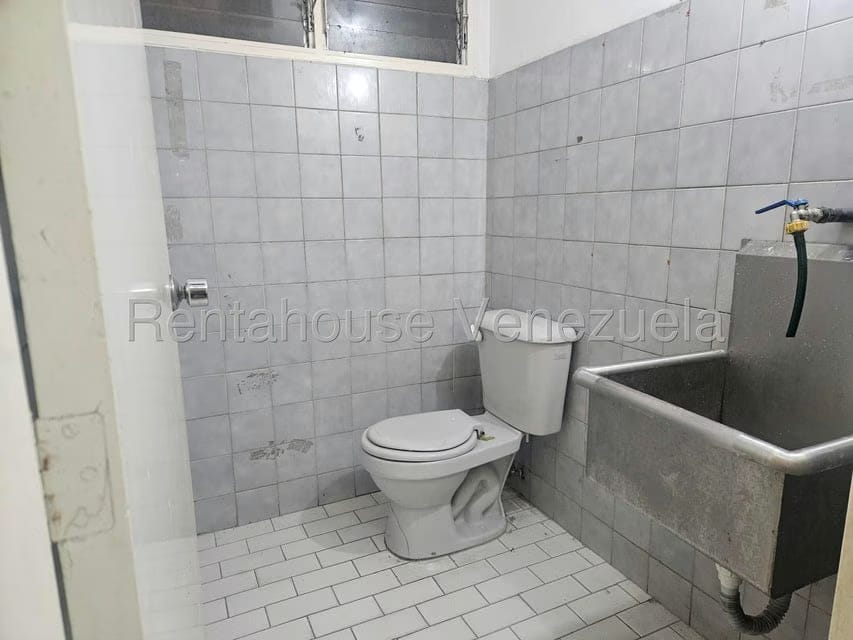 Comercial (Local Comercial) en Alquiler en Los Ruices, Distrito Metropolitano - 10