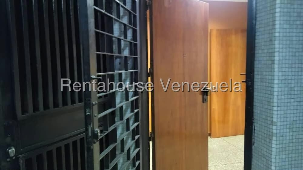 Apartamento (1 Nivel) en Venta en Parroquia La Candelaria, Distrito Metropolitano - 4
