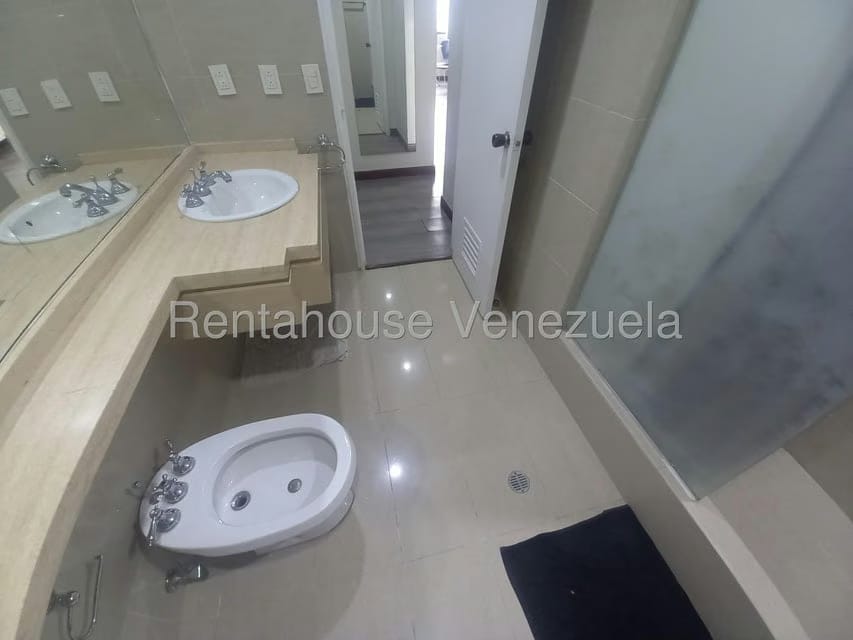 Apartamento (1 Nivel) en Alquiler en Chuao, Distrito Metropolitano - 6