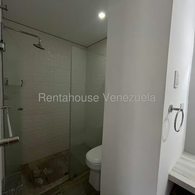 Apartamento (1 Nivel) en Alquiler en Los Naranjos Humboldt, Distrito Metropolitano - 12
