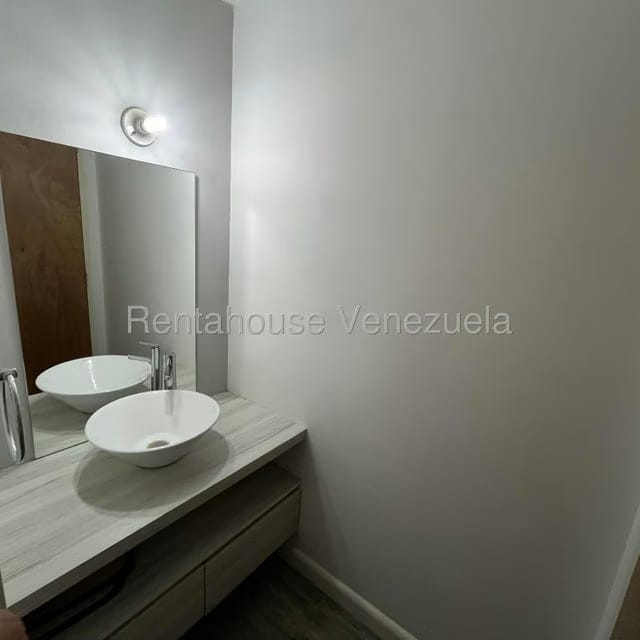 Apartamento (1 Nivel) en Alquiler en Los Naranjos Humboldt, Distrito Metropolitano - 13