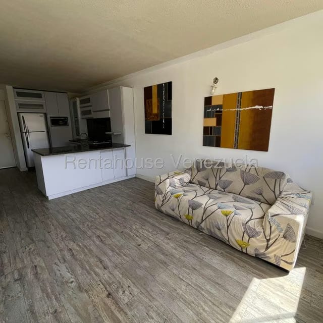 Apartamento (1 Nivel) en Alquiler en Los Naranjos Humboldt, Distrito Metropolitano - 16