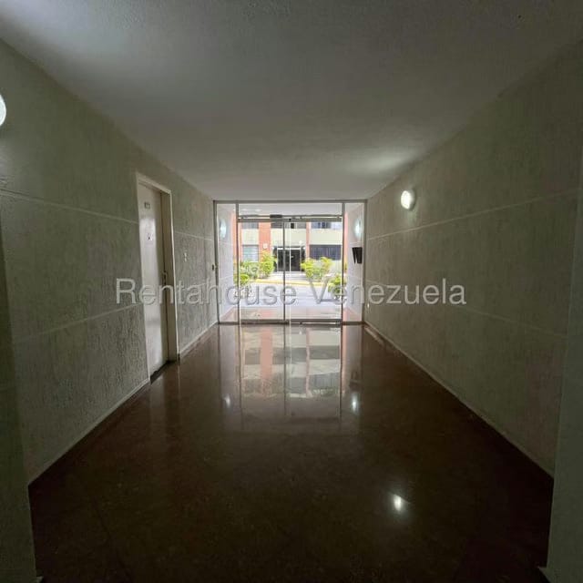 Apartamento (1 Nivel) en Alquiler en Los Naranjos Humboldt, Distrito Metropolitano - 19