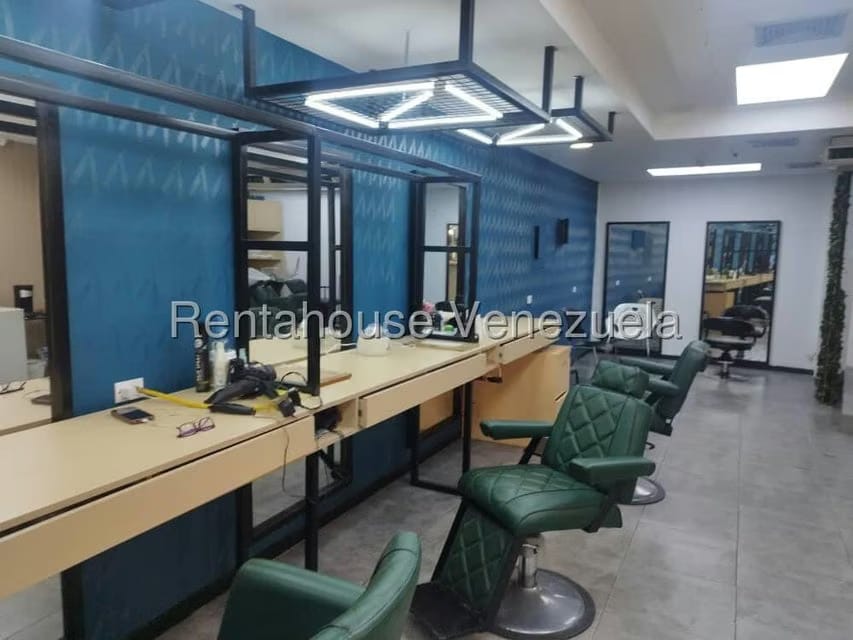 Comercial (Local Comercial) en Venta en Los Palos Grandes, Distrito Metropolitano - 4