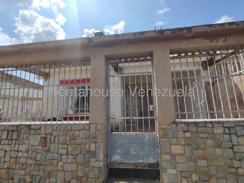 Casa (1 Nivel) en Venta en Las Quintas, Carabobo - 2
