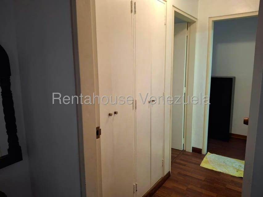 Apartamento (1 Nivel) en Alquiler en Santa Paula, Distrito Metropolitano - 11