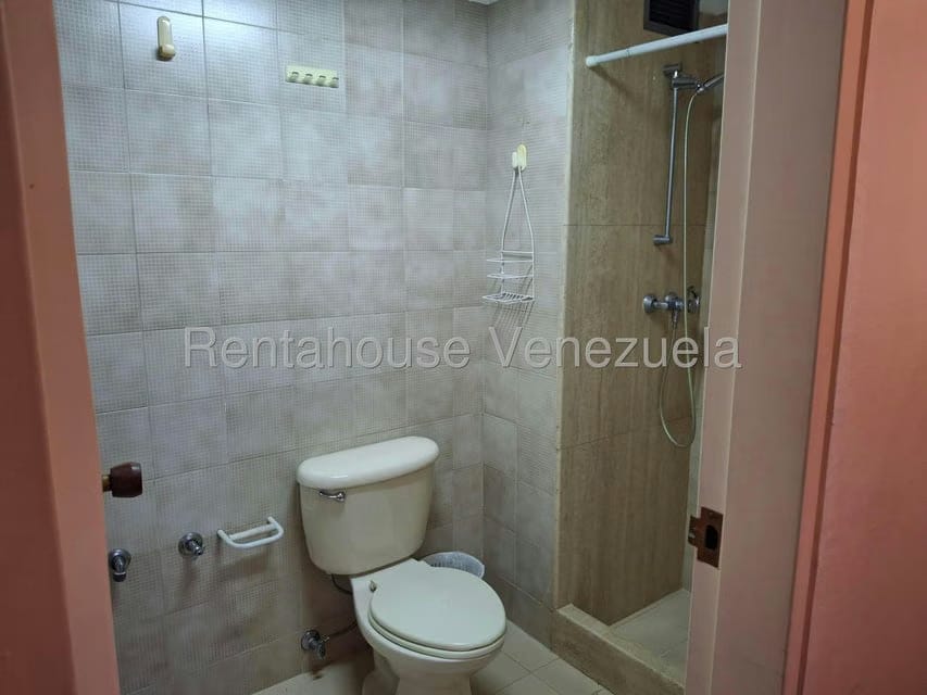 Apartamento (1 Nivel) en Alquiler en Santa Paula, Distrito Metropolitano - 12