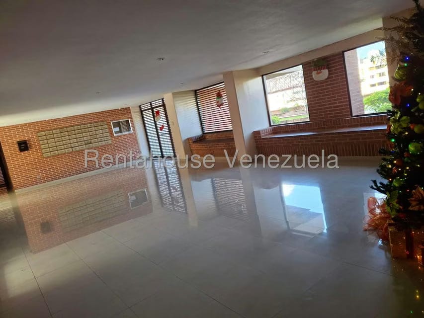 Apartamento (1 Nivel) en Alquiler en Santa Paula, Distrito Metropolitano - 19