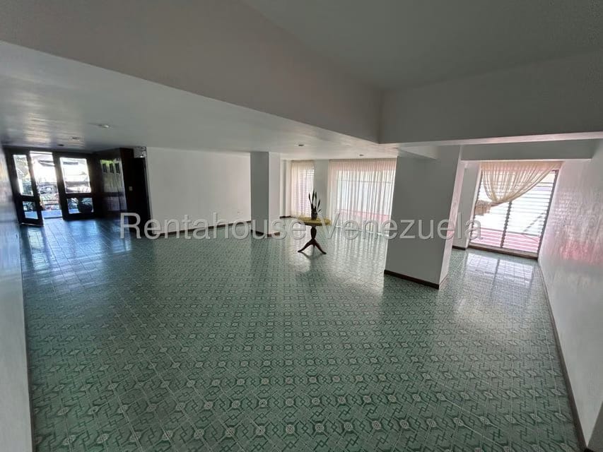 Apartamento (1 Nivel) en Venta en Cumbres de Curumo, Distrito Metropolitano - 3