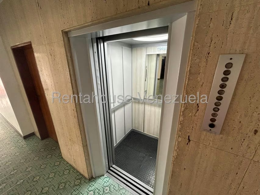 Apartamento (1 Nivel) en Venta en Cumbres de Curumo, Distrito Metropolitano - 24