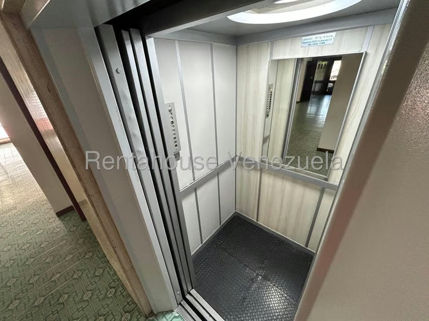 Apartamento (1 Nivel) en Venta en Cumbres de Curumo, Distrito Metropolitano - 25