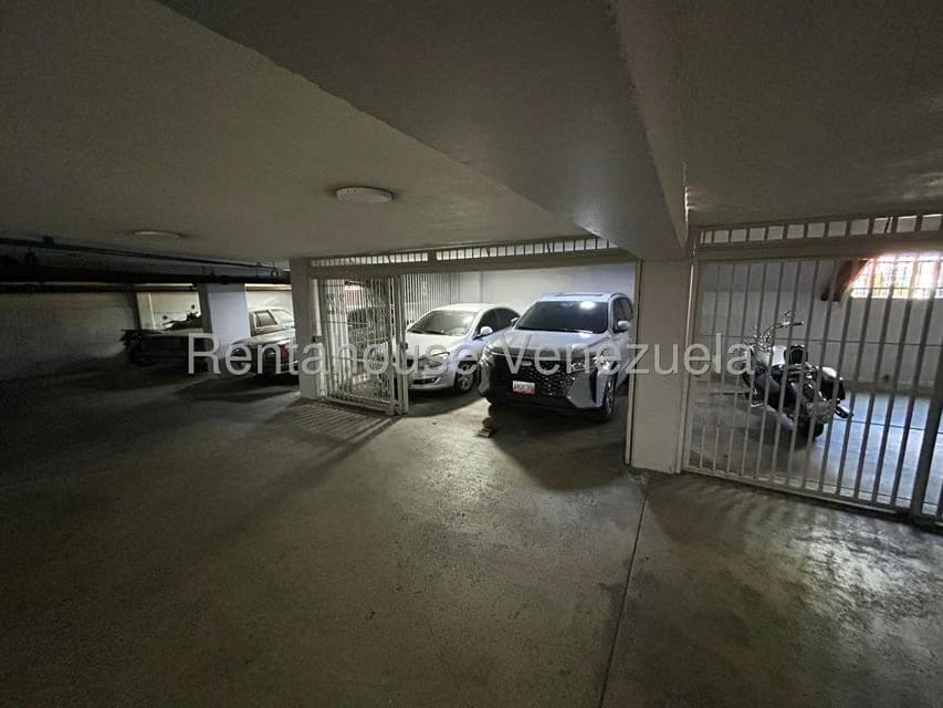 Apartamento (1 Nivel) en Venta en Cumbres de Curumo, Distrito Metropolitano - 26