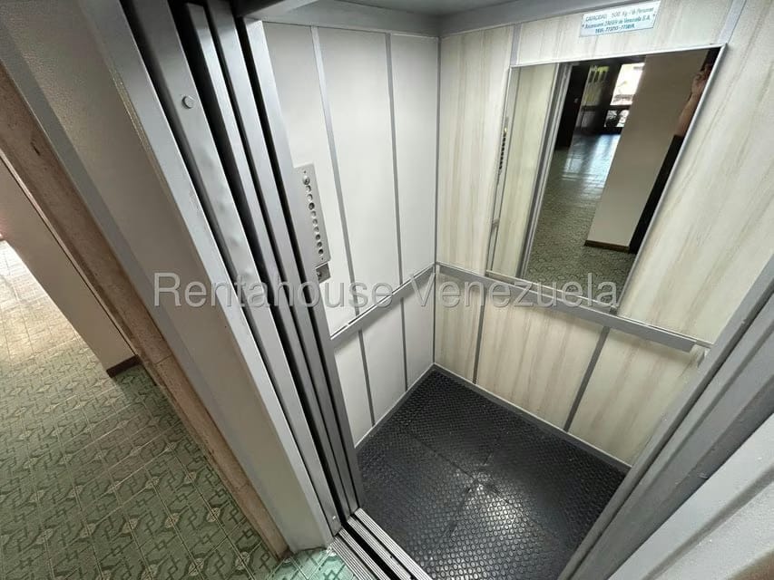 Apartamento (1 Nivel) en Venta en Cumbres de Curumo, Distrito Metropolitano - 28