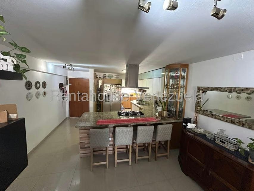 Apartamento (1 Nivel) en Venta en Cumbres de Curumo, Distrito Metropolitano - 4
