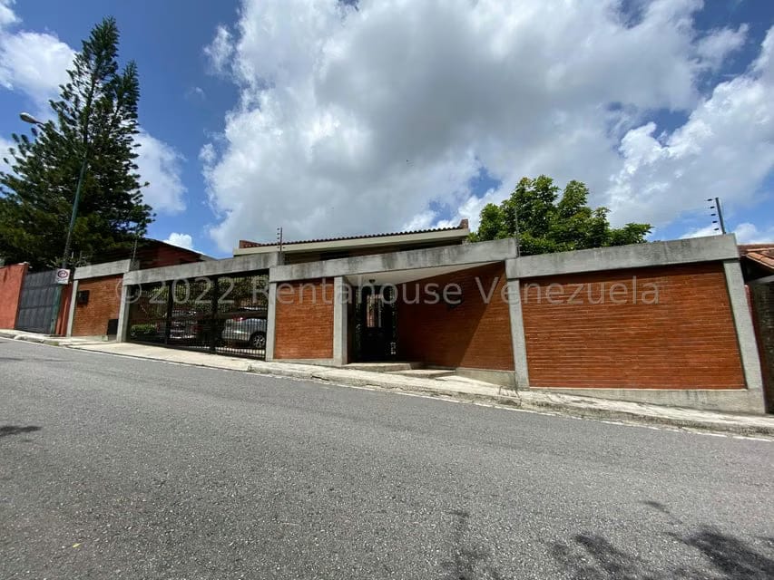 Casa (Multipes Niveles) en Venta en Prados del Este, Distrito Metropolitano