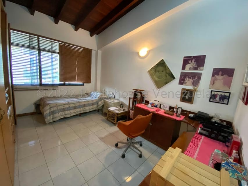 Casa (Multipes Niveles) en Venta en Prados del Este, Distrito Metropolitano - 32