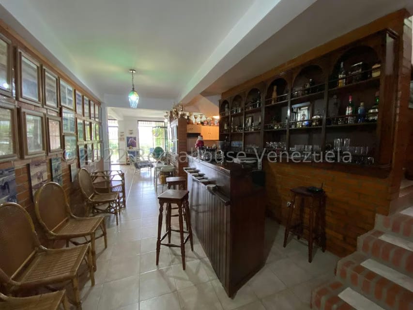 Casa (Multipes Niveles) en Venta en Prados del Este, Distrito Metropolitano - 43