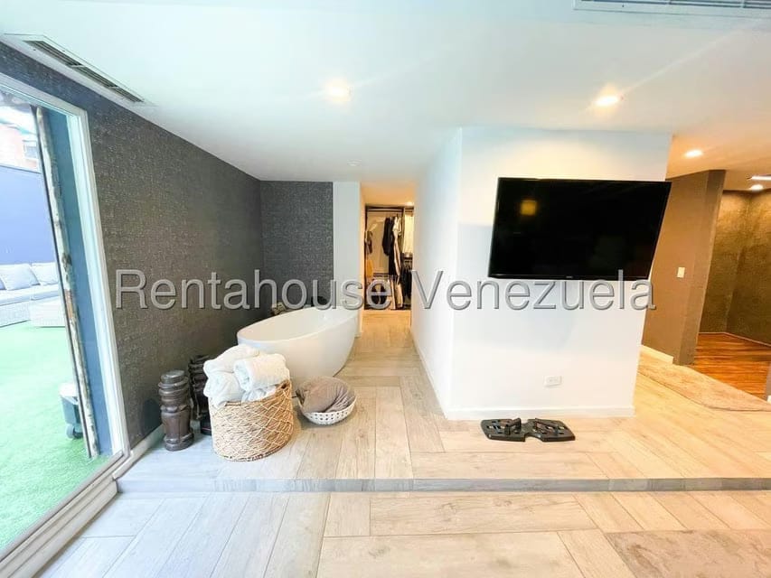 Casa (Multipes Niveles) en Venta en Santa Eduvigis, Distrito Metropolitano - 42