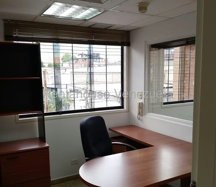 Comercial (Oficina) en Alquiler en Los Dos Caminos, Distrito Metropolitano - 14