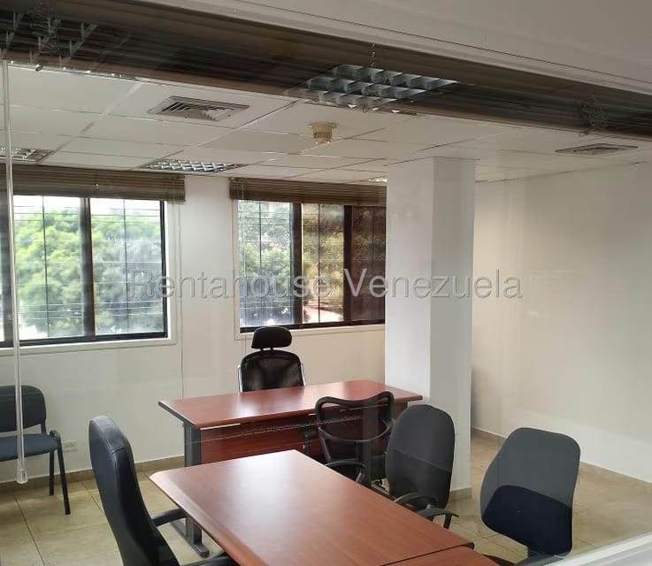 Comercial (Oficina) en Alquiler en Los Dos Caminos, Distrito Metropolitano - 15