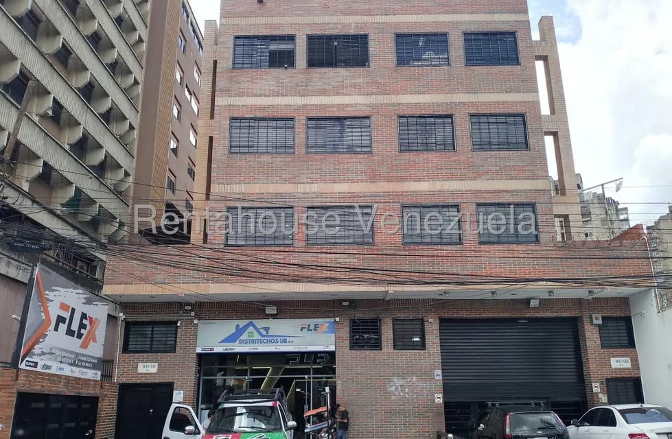 Comercial (Oficina) en Alquiler en Los Dos Caminos, Distrito Metropolitano - 16