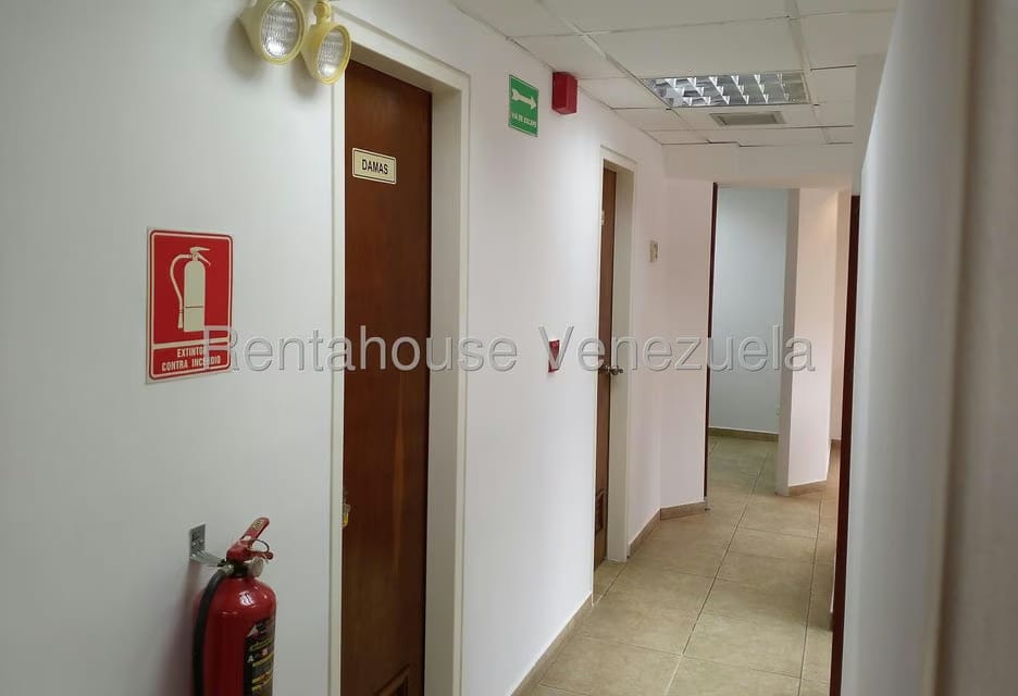 Comercial (Oficina) en Alquiler en Los Dos Caminos, Distrito Metropolitano - 3