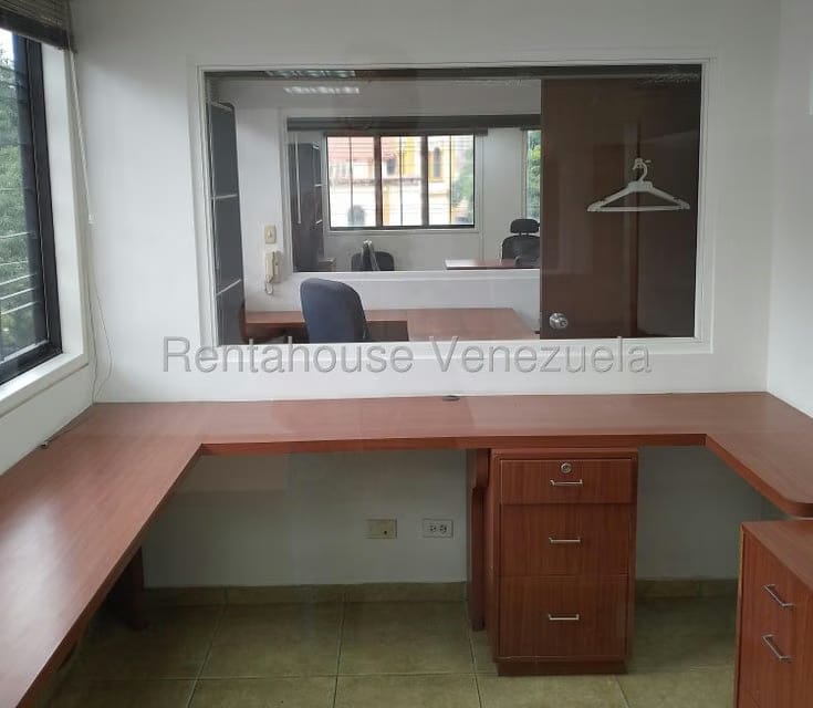 Comercial (Oficina) en Alquiler en Los Dos Caminos, Distrito Metropolitano - 8
