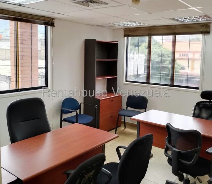Comercial (Oficina) en Alquiler en Los Dos Caminos, Distrito Metropolitano - 9