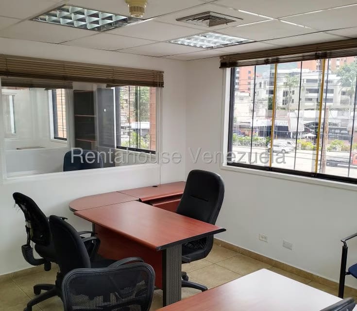 Comercial (Oficina) en Alquiler en Los Dos Caminos, Distrito Metropolitano - 10