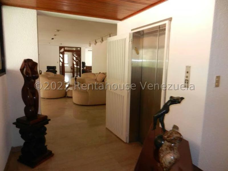 Apartamento (1 Nivel) en Venta en Los Chorros, Distrito Metropolitano - 2