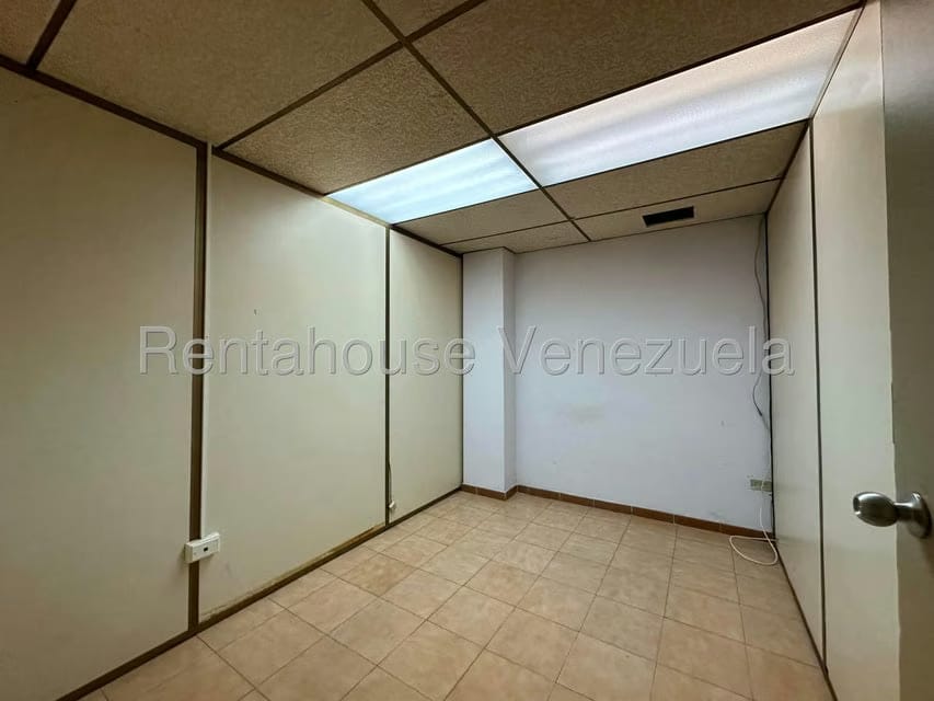 Comercial (Edificio) en Venta en Zona Centro, Aragua - 34