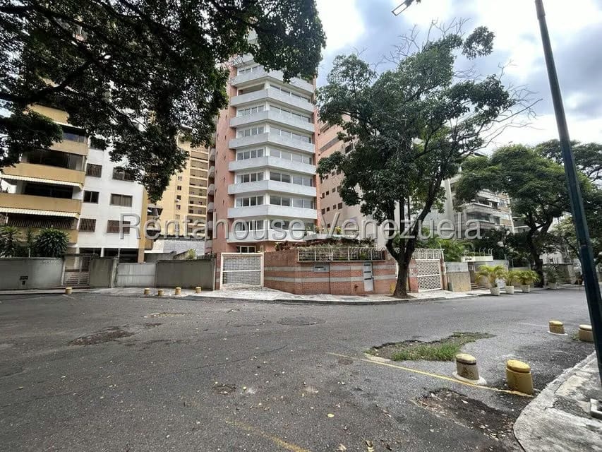 Apartamento (1 Nivel) en Venta en La Florida, Distrito Metropolitano - 2