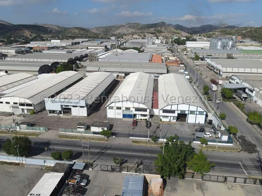 Comercial (Galpon - Deposito) en Venta en Zona Industrial 3, Lara - 2