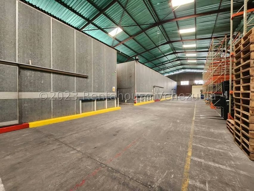 Comercial (Galpon - Deposito) en Venta en Zona Industrial 3, Lara - 16