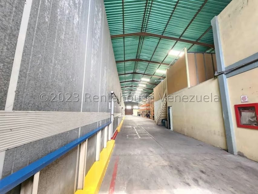 Comercial (Galpon - Deposito) en Venta en Zona Industrial 3, Lara - 17