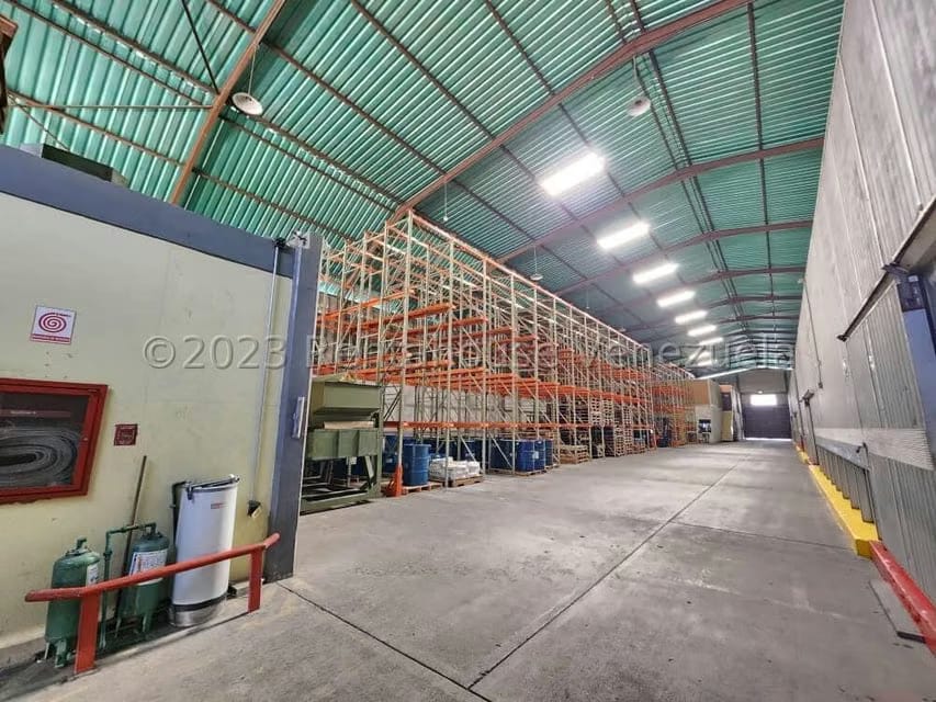 Comercial (Galpon - Deposito) en Venta en Zona Industrial 3, Lara - 18