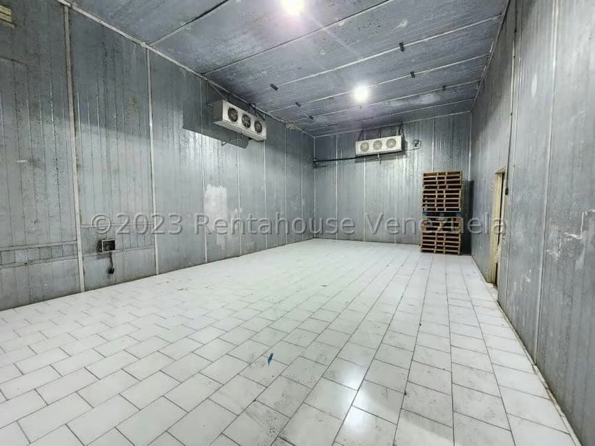 Comercial (Galpon - Deposito) en Venta en Zona Industrial 3, Lara - 23