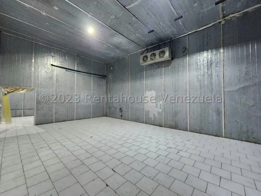Comercial (Galpon - Deposito) en Venta en Zona Industrial 3, Lara - 24