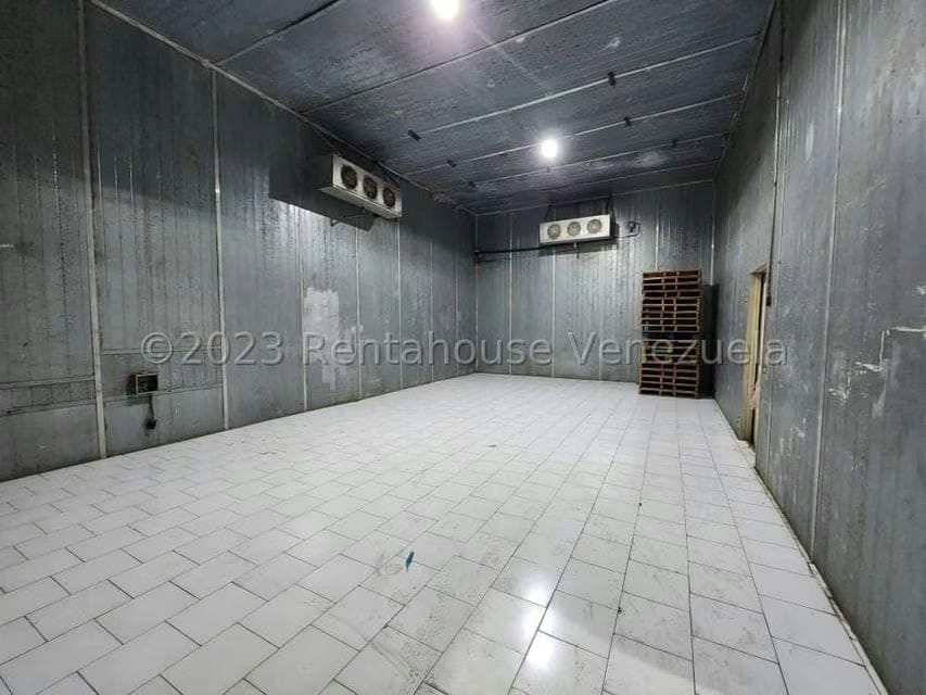 Comercial (Galpon - Deposito) en Venta en Zona Industrial 3, Lara - 26