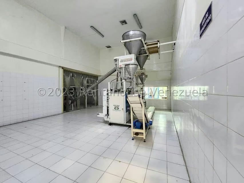 Comercial (Galpon - Deposito) en Venta en Zona Industrial 3, Lara - 37